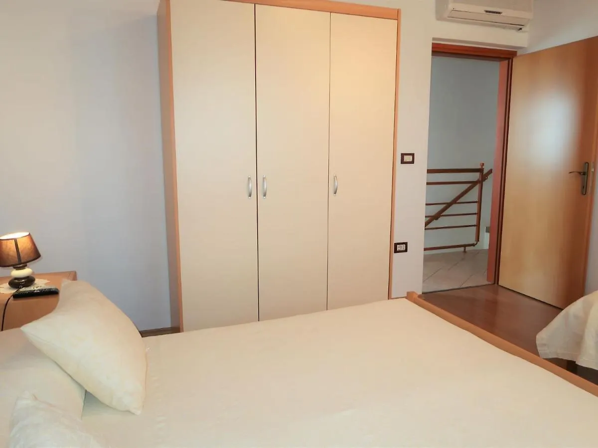 לאבין Holiday Home Andrea - Lbn415 By Interhome